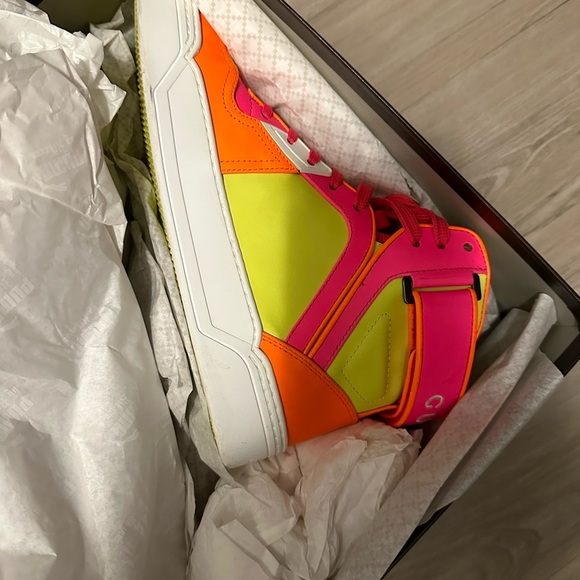 Women’s Gucci neon sneakers size 7 - Picture 6 of 7